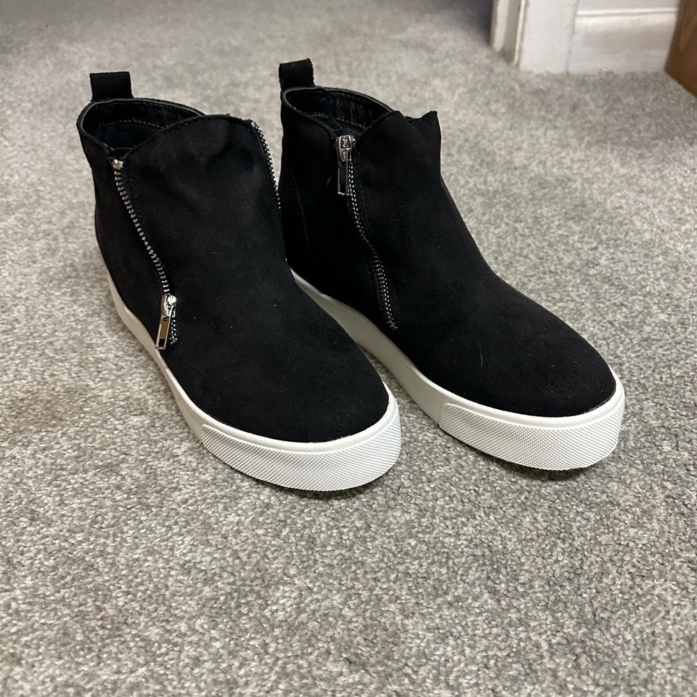Brand New Soda Women’s shoe - size 7